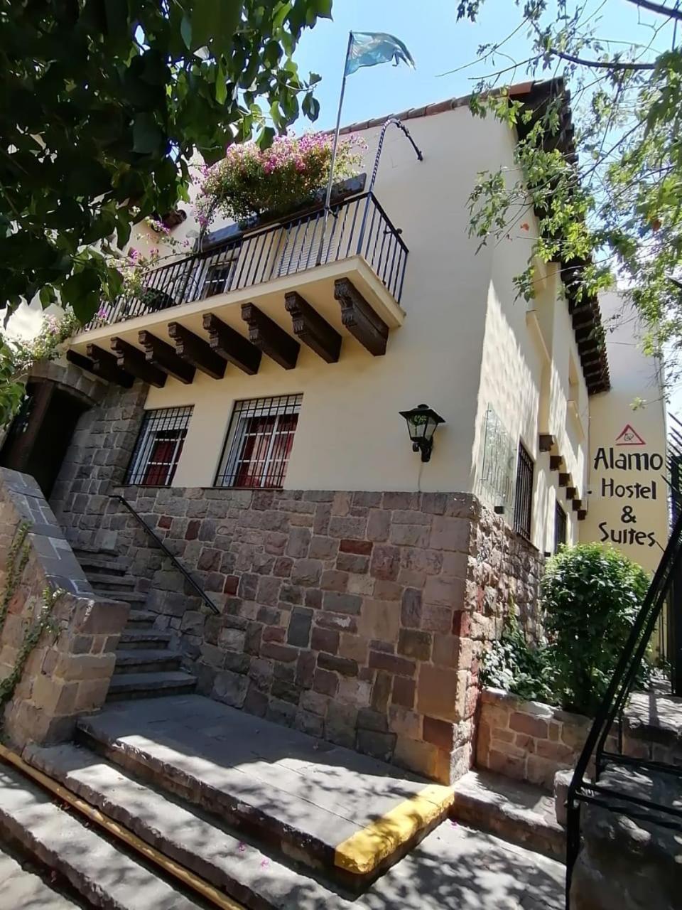 Hostal Alamo Hostel&suites *